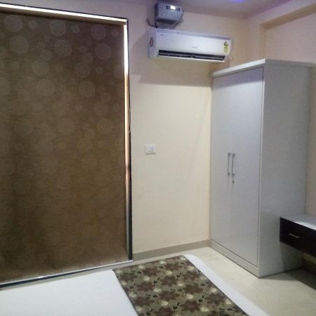 מלון Vrindāvan Anamsa Residency מראה חיצוני תמונה