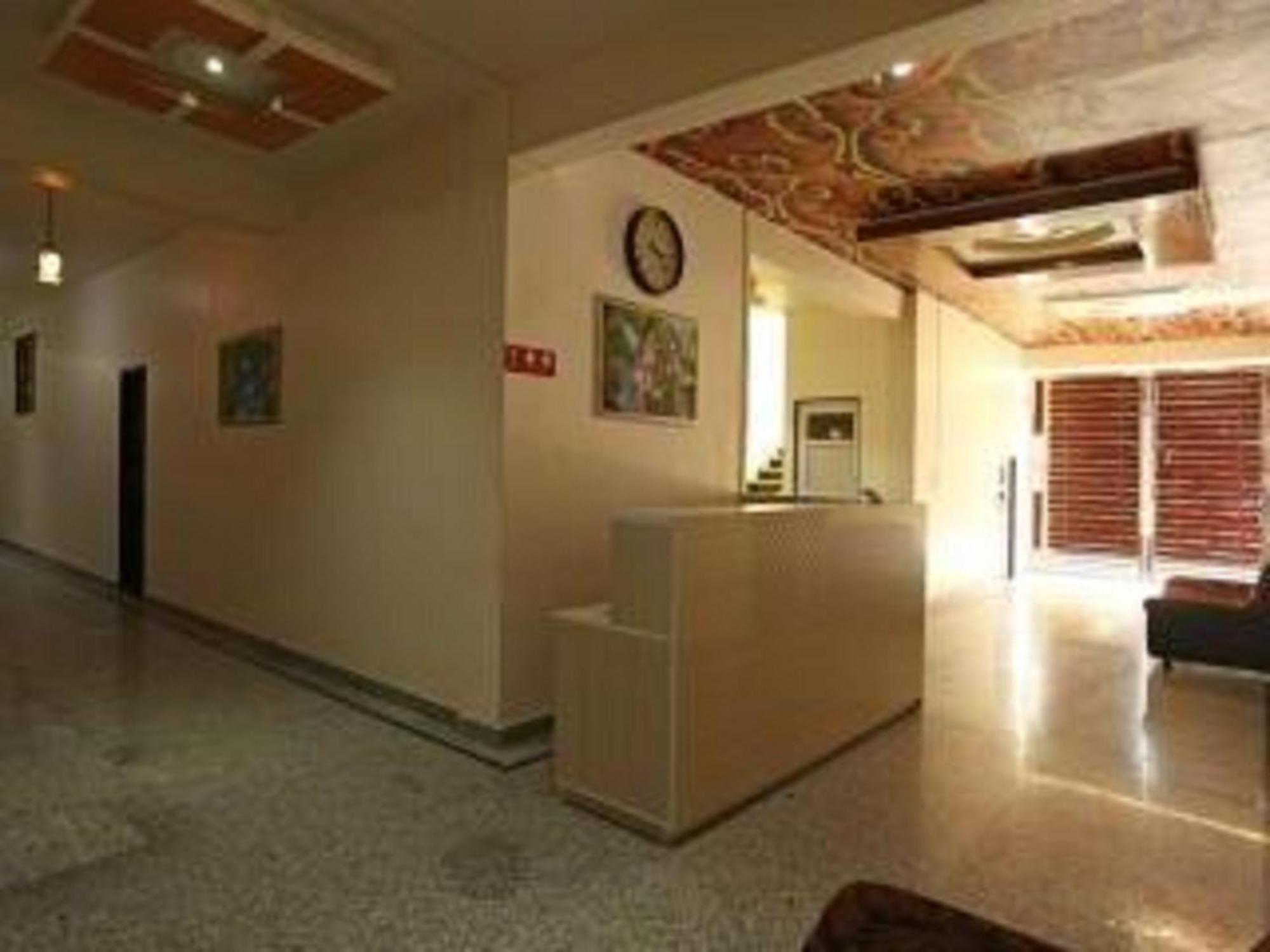 מלון Vrindāvan Anamsa Residency מראה חיצוני תמונה
