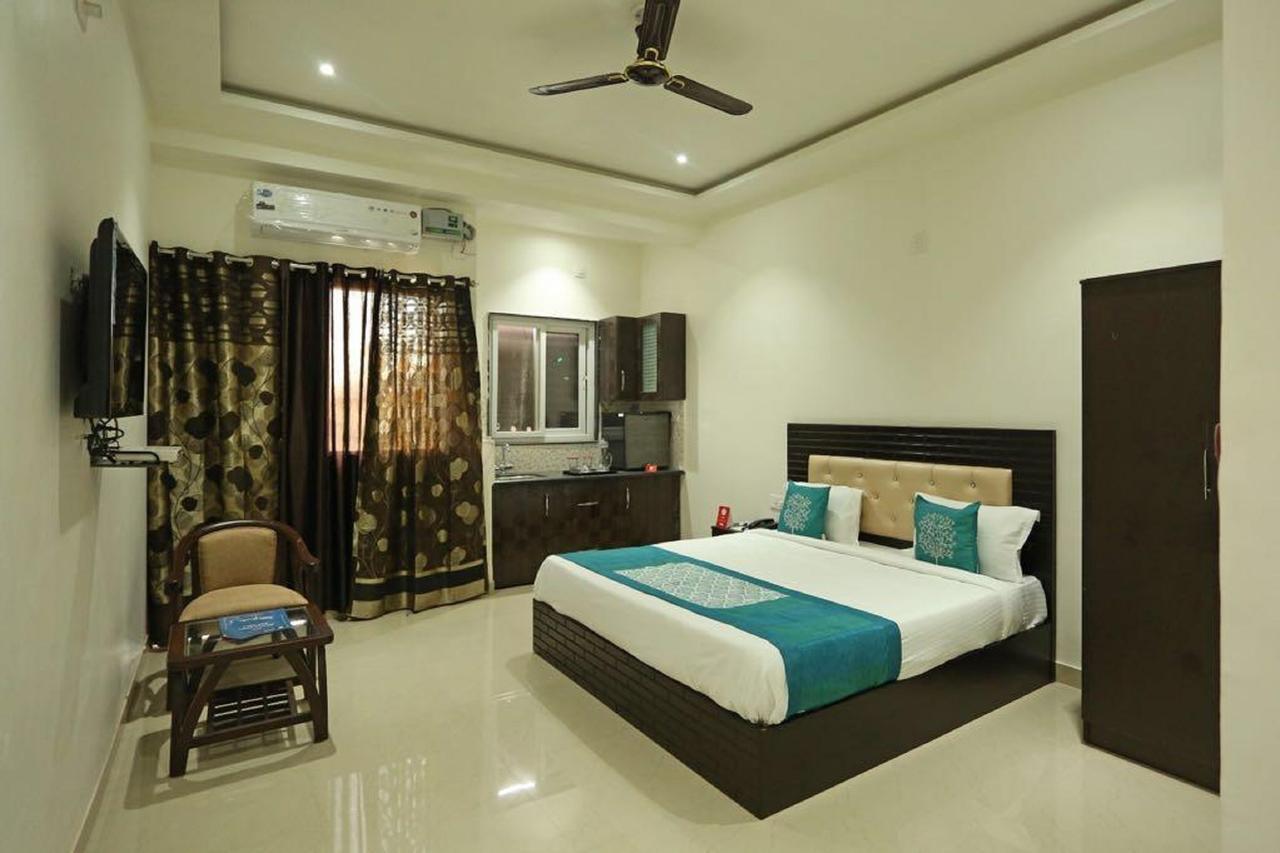 מלון Vrindāvan Anamsa Residency מראה חיצוני תמונה