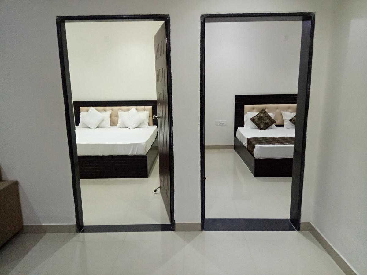 מלון Vrindāvan Anamsa Residency מראה חיצוני תמונה