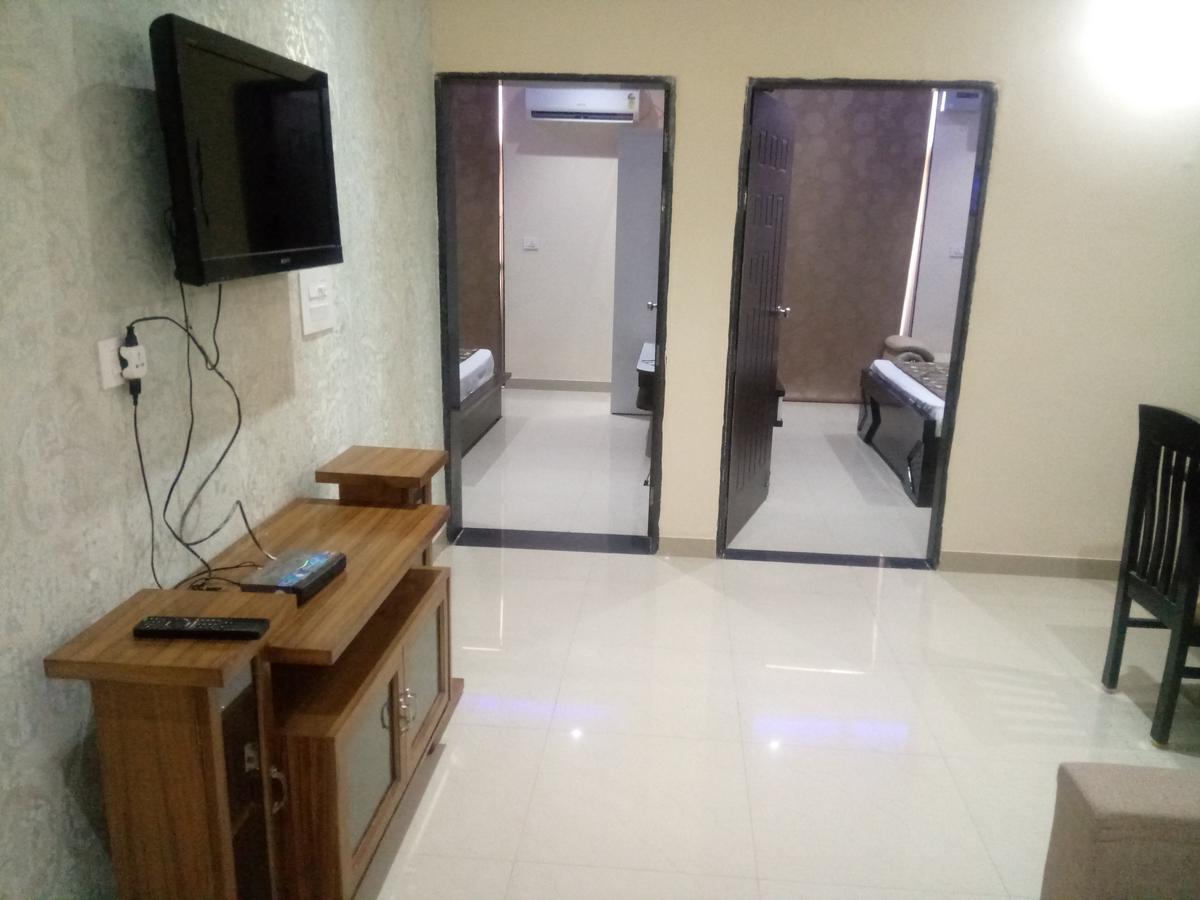 מלון Vrindāvan Anamsa Residency מראה חיצוני תמונה